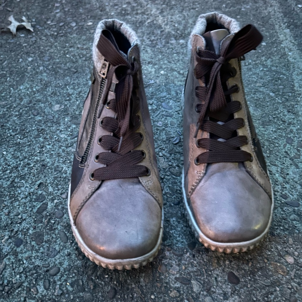 Remote Ankle Boots - Picture 2 of 4
